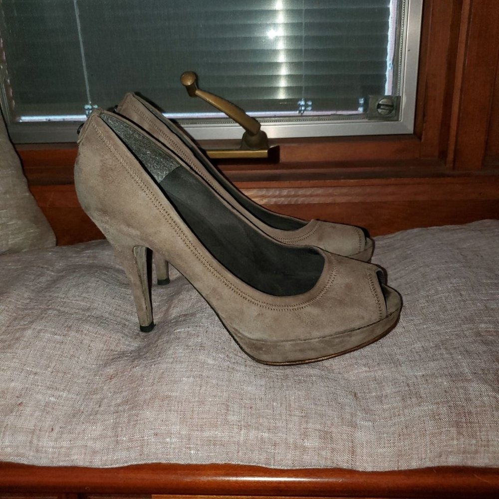 Stuart Weitzman taupe Suede peep toe platform Pump